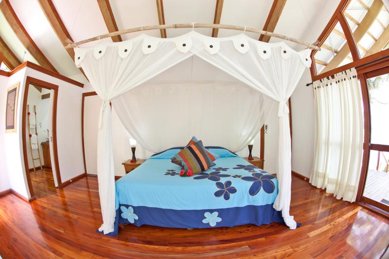 Matanivusi Bedroom - Coral Coast Accommodation, Fiji