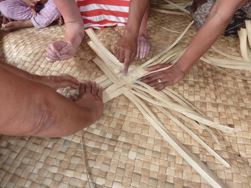 Weaving for visitors helps to keep traditional Fijian art alive 