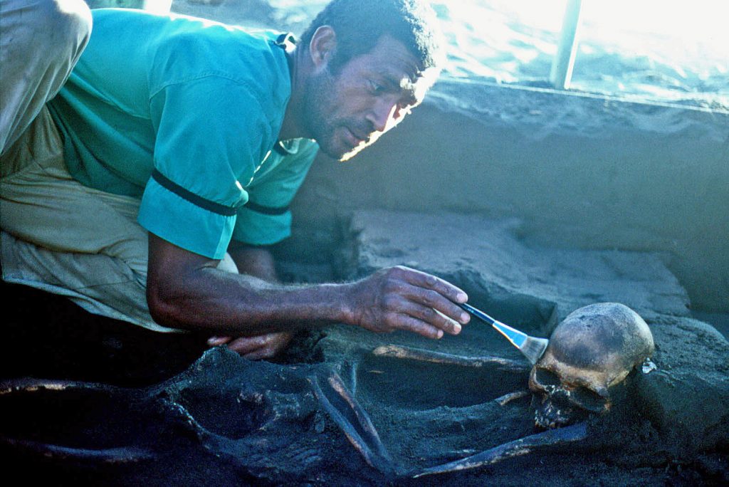A 1987 excavation by Simon Best and Andrew Crosby at the Sigatoka Sand Dunes