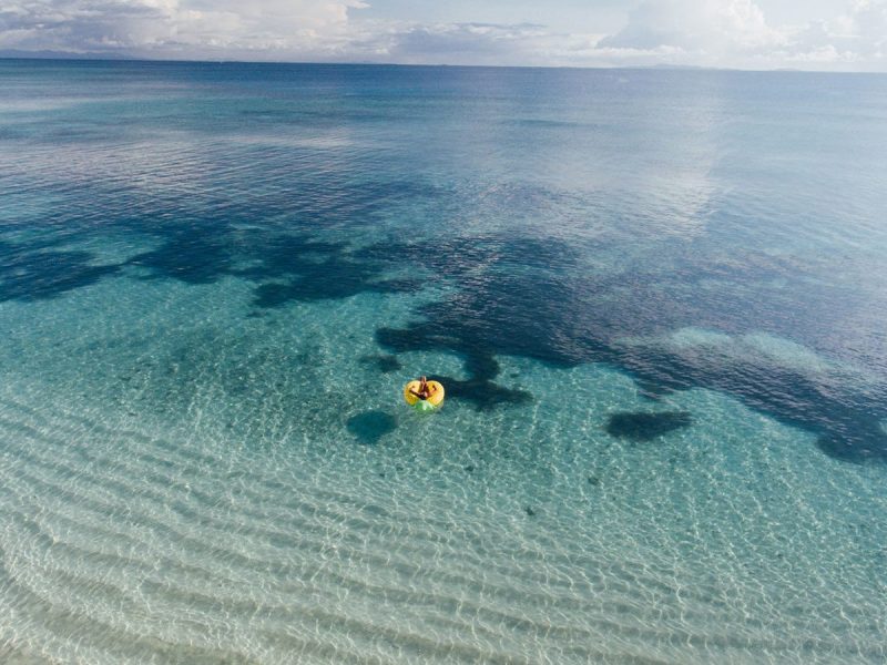 Vomo-Island-Fiji-Clear-Waters-1600×900